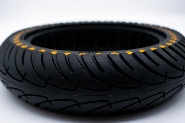E-scooter anti-puncture tyre